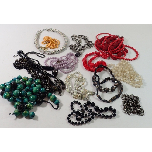 522 - A quantity of long bead necklaces