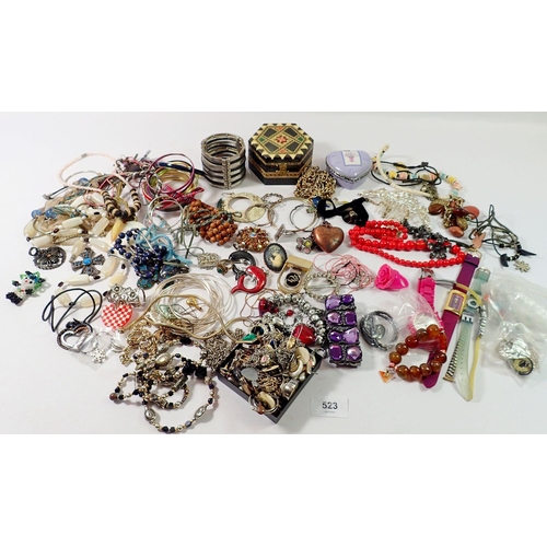 523 - A box of costume jewellery