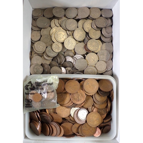 574 - A collection of pre-decimal and decimal British coinage including approx 4.5kg of half pennies and p... 