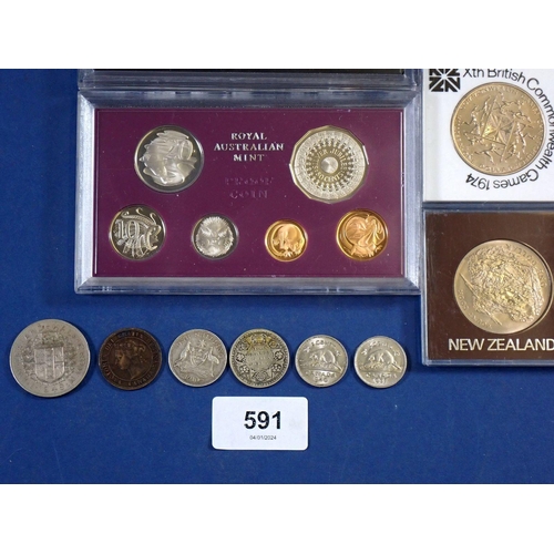 591 - A group of Commonwealth coinage including Edward VII Australian shilling 1910, Victoria Canadian one... 