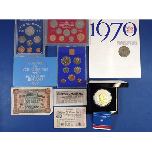 593 - A miscellaneous group of coins and banknotes including coinage of GB and Norther Ireland 1977, 1980 ... 