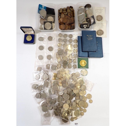 601 - A box of pre decimal British coins including Victoria - Elizabeth II, pennies, half pennies, threepe... 