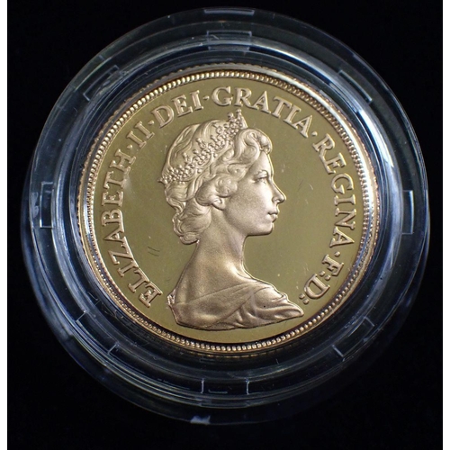 703 - An Elizabeth II 1982 gold proof sovereign, leather case, Cond: Unc