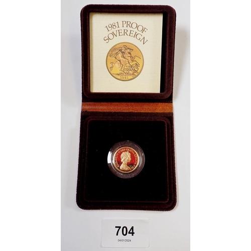 704 - An Elizabeth II 1981 gold proof sovereign, leather case, Cond: Unc