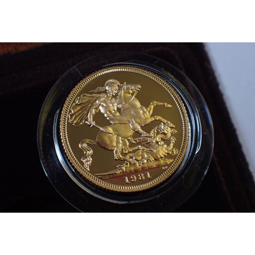 704 - An Elizabeth II 1981 gold proof sovereign, leather case, Cond: Unc