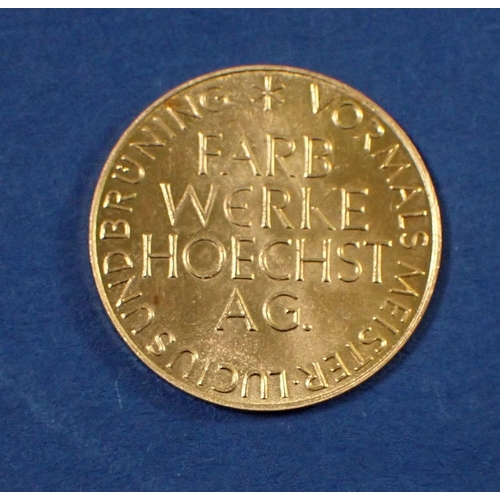 710 - A German gold coin 100th anniversary of Farb Werke Hoechst Ag. 1963, 7.9g 900 fine gold - Cond: EF