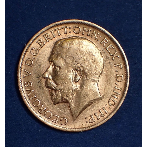 729 - Gold sovereign: George V 1913 London Mint Cond: VF