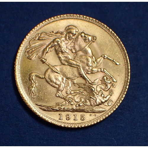 731 - Gold Sovereign: George v 1915 London mint Cond: EF