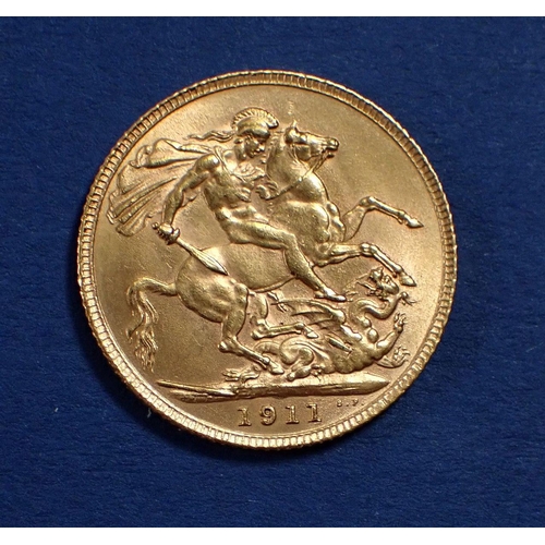 732 - Gold sovereign: George V 1911 London mint Cond: EF