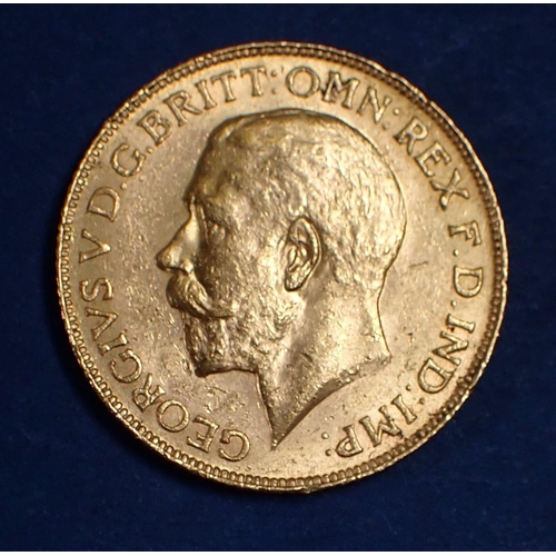 733 - A George V gold sovereign 1911 Cond: VF