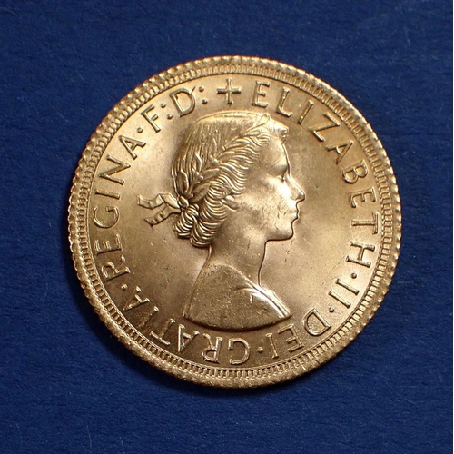 734 - An Elizabeth II gold sovereign 1966 Cond: EF