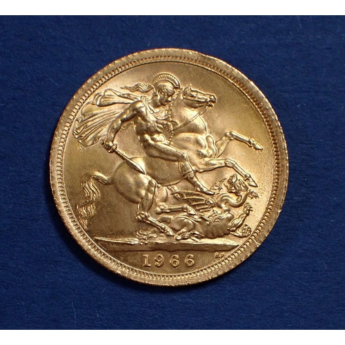 734 - An Elizabeth II gold sovereign 1966 Cond: EF