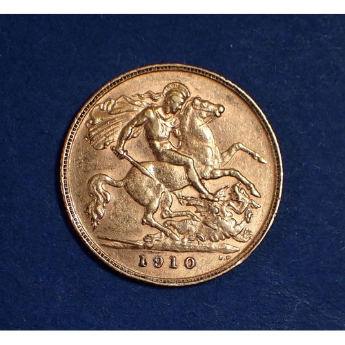 735 - An Edward VII gold half sovereign 1910 Cond: VF