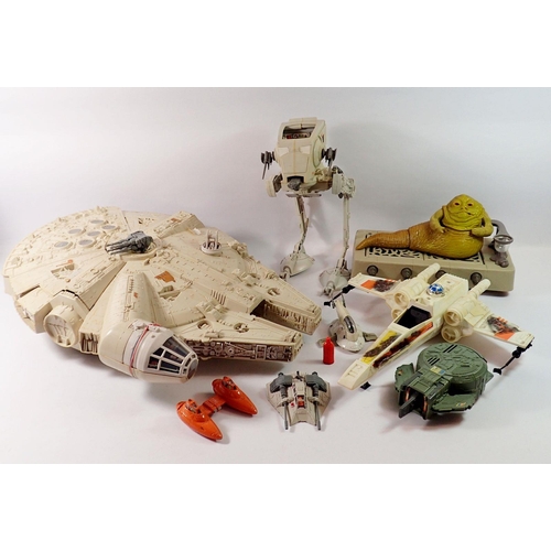 816 - A group of vintage Kenner Star Wars play sets/vehicles including Millennium Falcon, CPG products 197... 