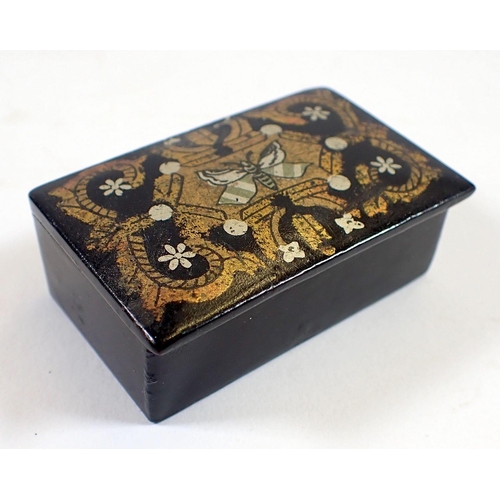 972 - A 19th century papier mache snuff box, 5.5cm