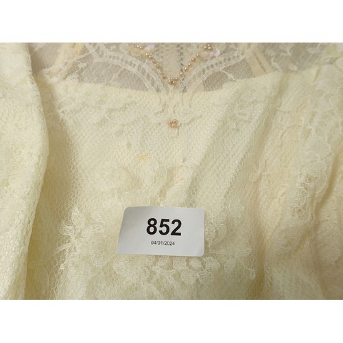 852 - Four various vintage lace dresses including two examples by Gunne Sax by Jessica etc.