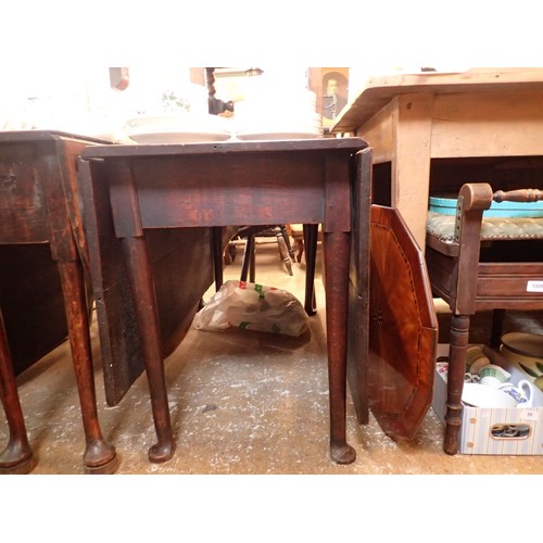 1330 - An 18th century oak dropleaf dining table with end drawer and pad feet, 52 x 112cm