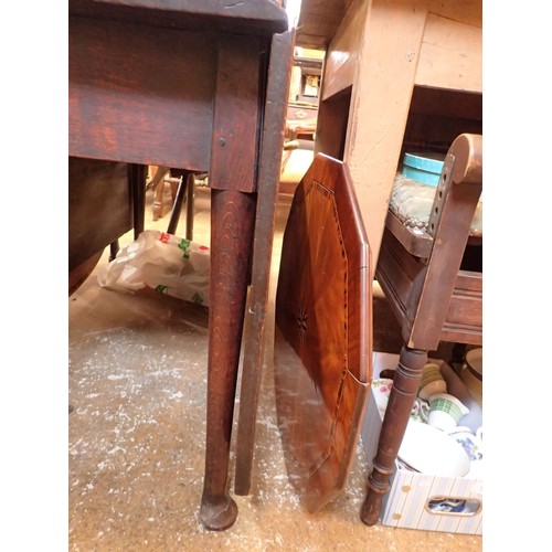 1330 - An 18th century oak dropleaf dining table with end drawer and pad feet, 52 x 112cm