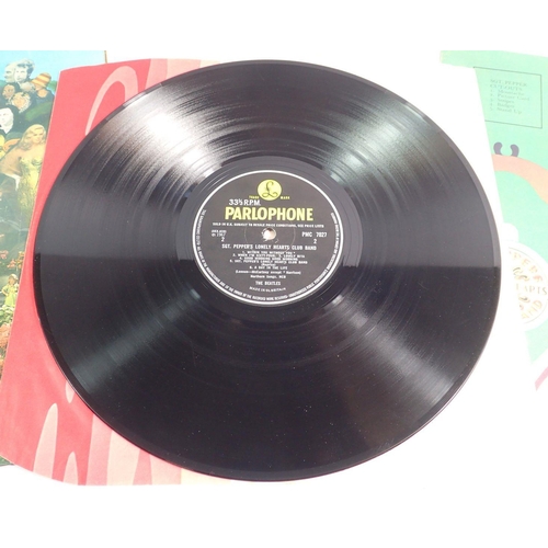 1033 - Vinyl LP 'The Beatles' Sgt Peppers Lonely Hearts Club Band - rare fourth proof variant complete with... 