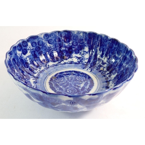 117 - A Japanese blue and white fruit bowl, 18.5cm diameter