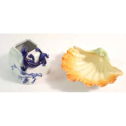 133 - A Worcester blue and white inkwell with lizard to rim and a Worcester small orange tinted shell dish... 