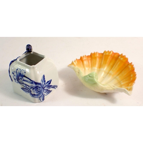 133 - A Worcester blue and white inkwell with lizard to rim and a Worcester small orange tinted shell dish... 