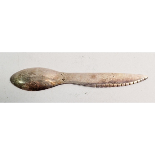 238 - An interesting silver kiwi fruit spoon with maker name and marked 925, 13cm long, 36g