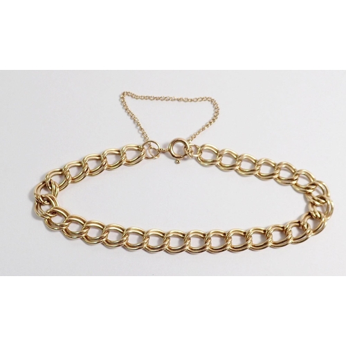 307 - A 9 carat gold bracelet, 10.4g, approx 20cm