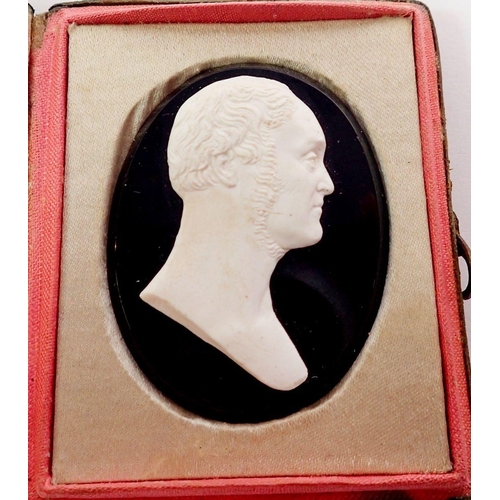 321 - A 19th century continental carved portrait cameo of a man, in fitted case - cameo 4.5 x 3.5cm