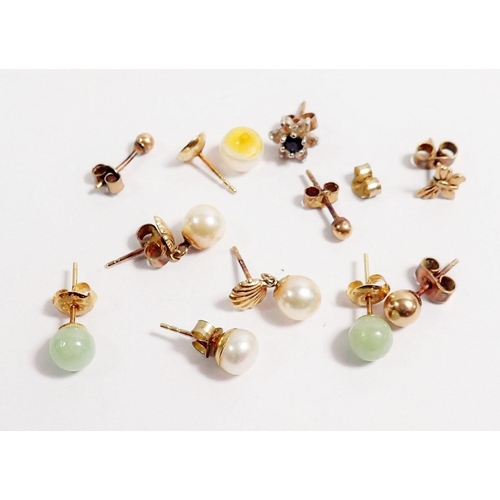 342 - A collection of 9 carat gold earrings - marked to butterflies only, 5.6g total