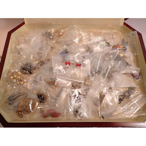 375 - A jewellery display cabinet case with drawer and glazed hinged  top plus contents of costume jewelle... 