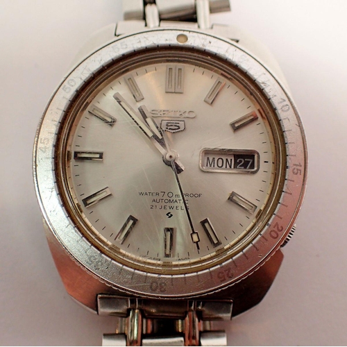 400 - A vintage Seiko Automatic stainless steel divers wrist watch 'Water 70m proof' with date and day nic... 