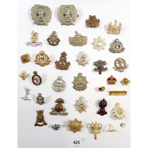 425 - A box of cap badges