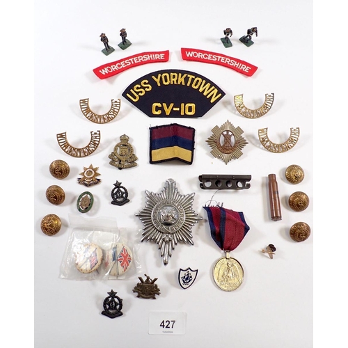 427 - A box of Worcester Regiment badges and insignia