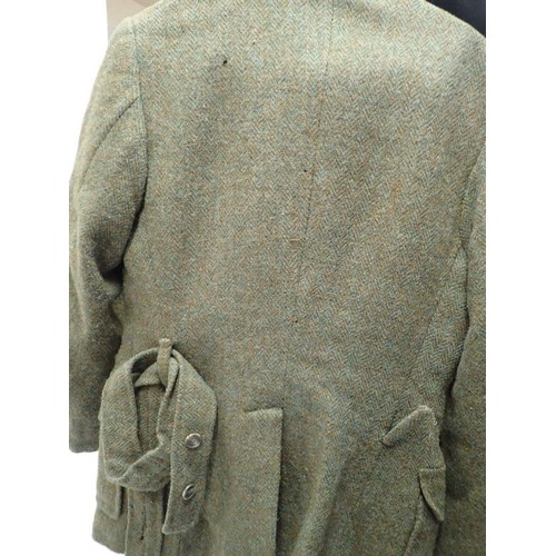 564 - A woollen gentlemen's suit worn by Robert Powell for the film The Thirty Nine Steps