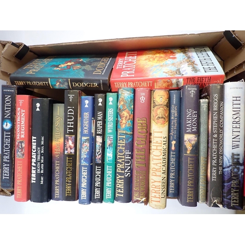 640 - Terry Pratchett - many discontinued world titles, several first editions, first printing