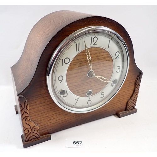 662 - An oak chiming mantel clock, 25.5cm wide