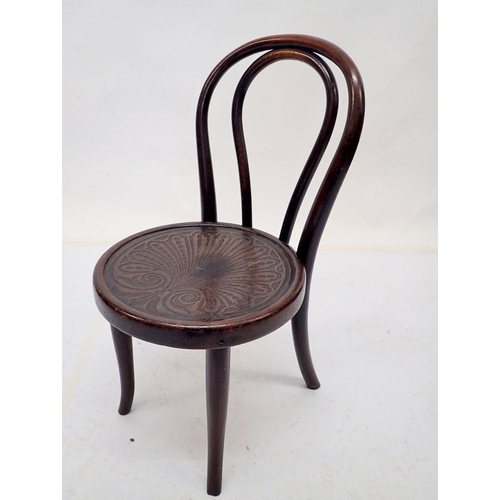 792 - A childs Thonet style bentwood chair