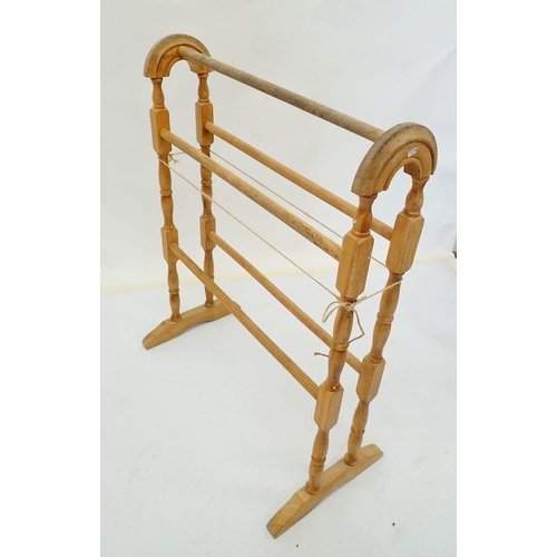 831 - An Edwardian pine towel rail