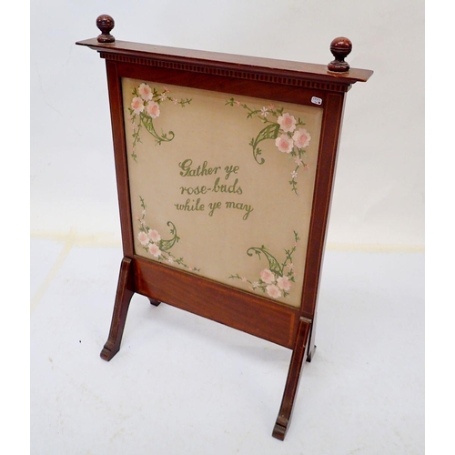 958 - An Edwardian mahogany firescreen with embroidered panel 'Gather ye rose-buds while ye May', 73cm tal... 