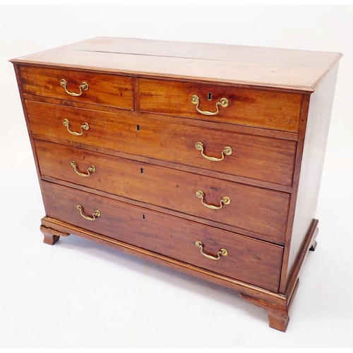 962 - A Georgian mahogany chest of two short and three graduated long drawers all on bracket supports, 103... 