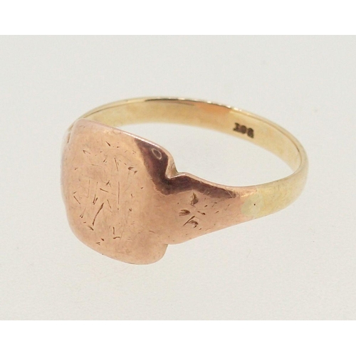 394 - A 9 carat rose and yellow gold signet ring, 2.6g, size N