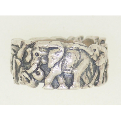 417 - A silver elephant ring by Patrick Mavros, Zimbabwe, size H-I