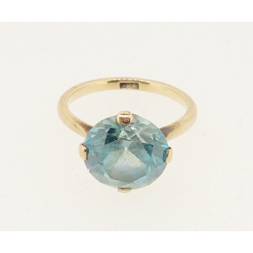 433 - A 9 carat gold blue zircon set ring, size K, boxed 3.3g