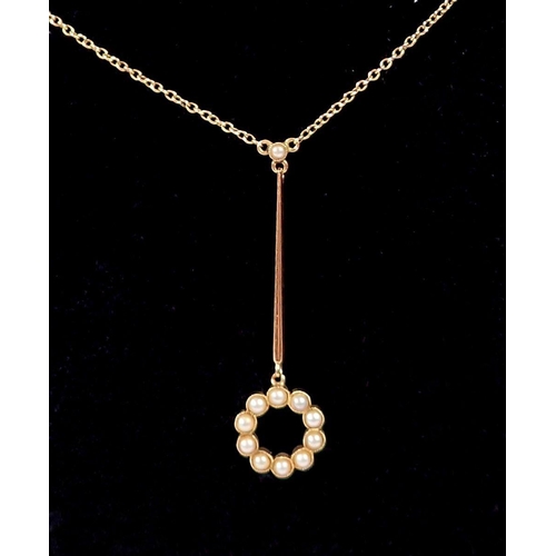 453 - A 9 carat gold pearl set pendant and chain, 2.8g, 4cm drop