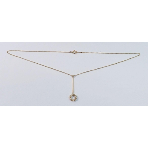 453 - A 9 carat gold pearl set pendant and chain, 2.8g, 4cm drop