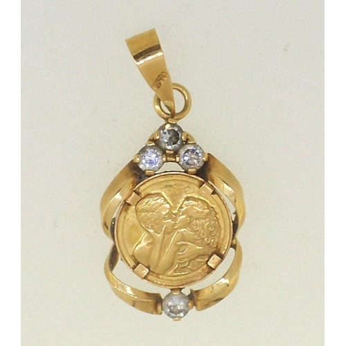 475 - A 14 carat gold pendant set white stone, 1.4g