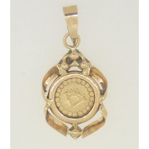 475 - A 14 carat gold pendant set white stone, 1.4g