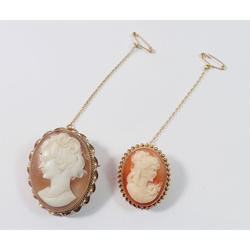 478 - Two 9 carat gold cameo brooches