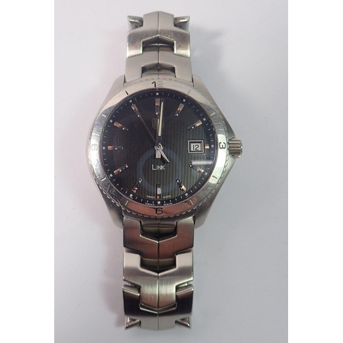 650 - A Tag Heuer gentlemen's Link wrist watch, stainless steel with black dial and date niche, boxed with... 